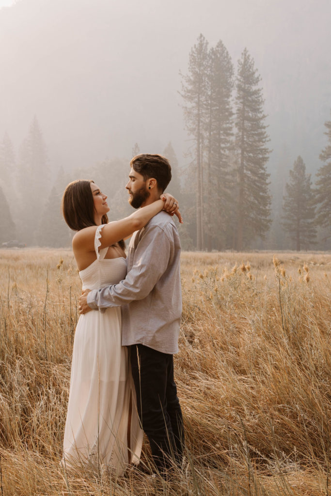 A couple posing for their September Yosemite anniversary photos