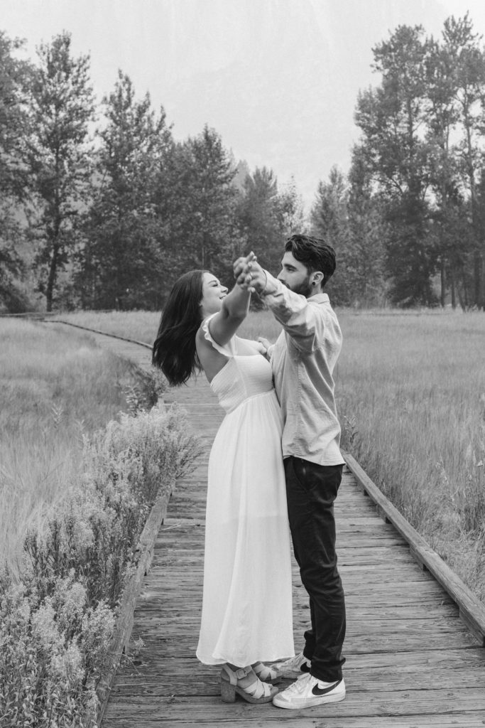 A couple posing for their September Yosemite anniversary photos