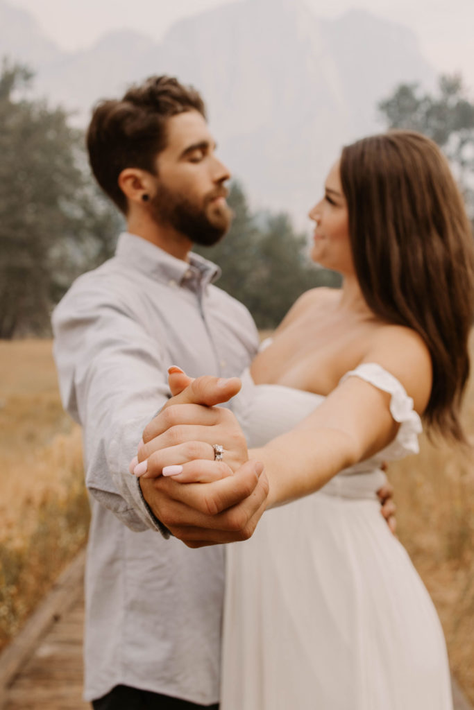 A couple posing for their September Yosemite anniversary photos