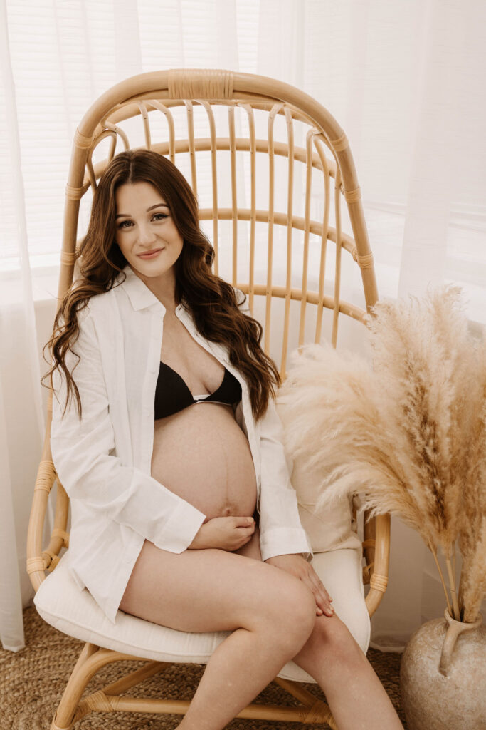 Man and pregnant woman posing for photoshoot